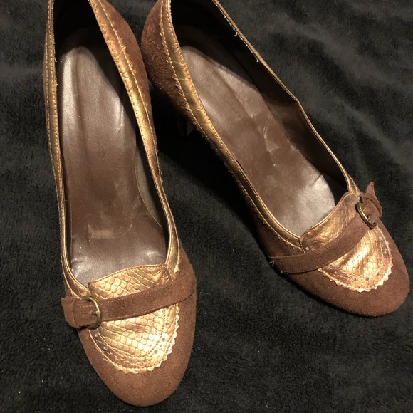 Brown with copper accent size 8 pumps FREE WITH PURCHASE JUST BUNDLE - Picture 1 of 5